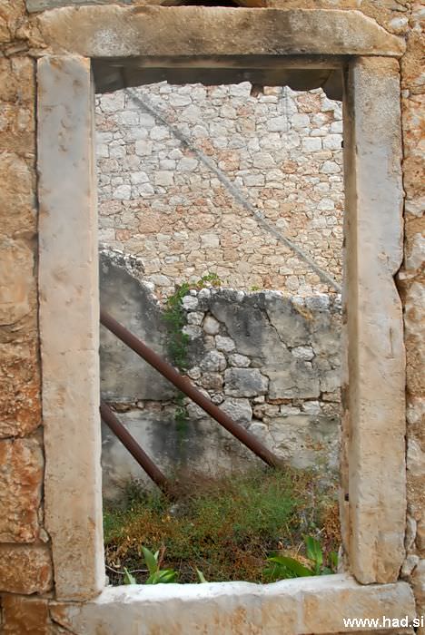 pogled-skozi-okno-02.jpg