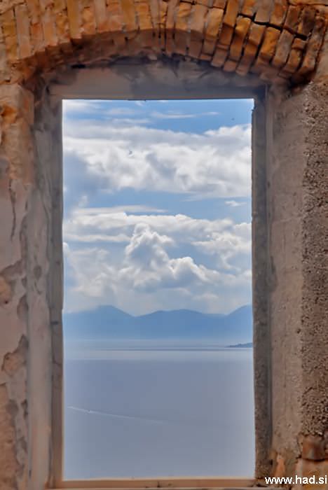 pogled-skozi-okno-03.jpg