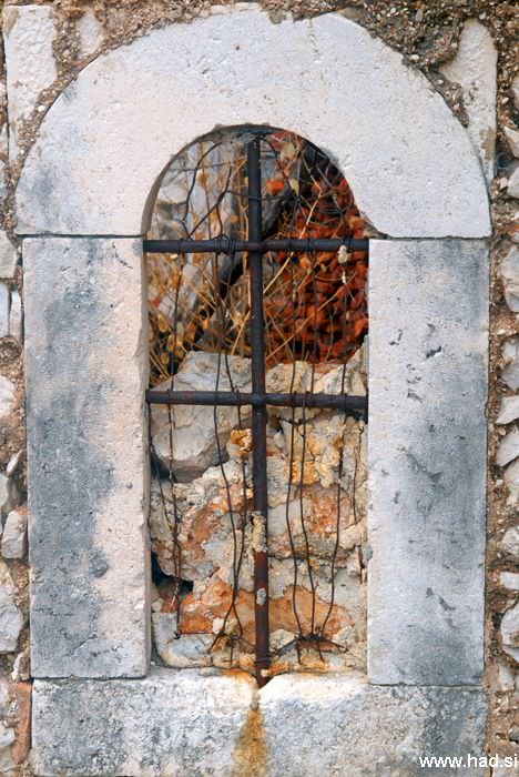 pogled-skozi-okno-05.jpg