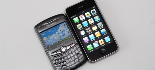 blackberry-curve-8310-vs-iphone-3g-01.jpg
