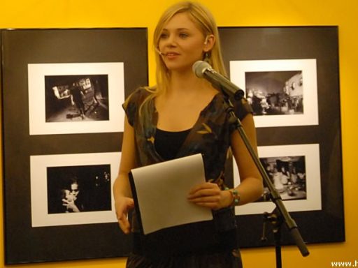 Emzinova nagrajenka za Fotografijo leta 2007 je Manca Juvan