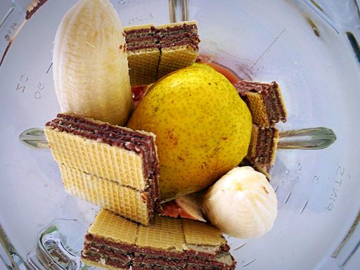 Transmaščobni smoothie / smoothie s škrincami (napolitankami)