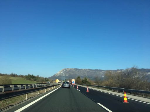 dars popravlja ceste