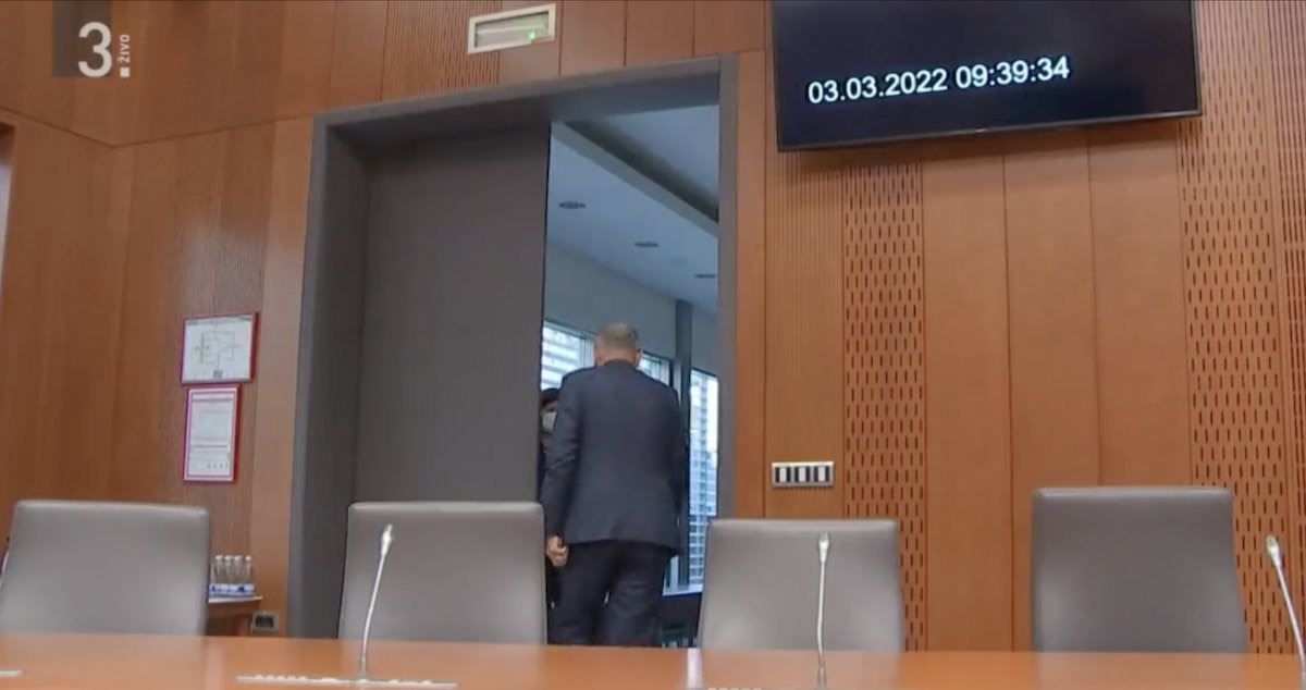janez jansa pobegnil