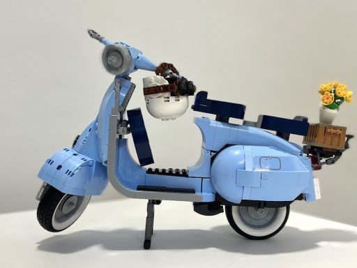 lego vespa 1