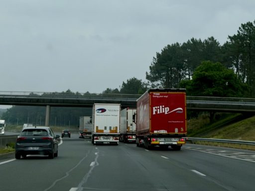 trije pasovi