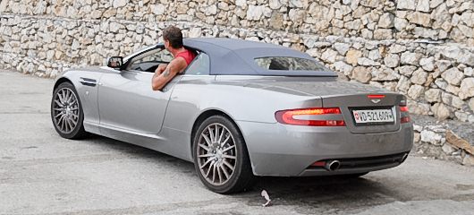 aston-martin-db9-volante-audi-r8-photos-01.jpg
