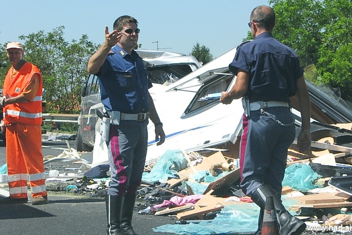 Vožnja v napačno smer na avtocesti fotografije-nesrece-na-avtocesti-07.jpg