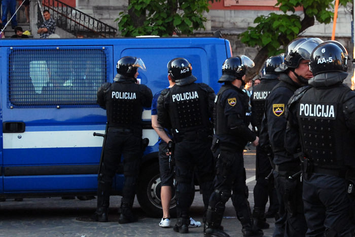 policija_presernov_trg_02