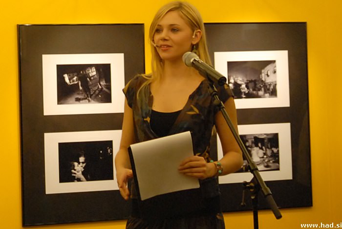 Emzinova nagrajenka za Fotografijo leta 2007 je Manca Juvan
