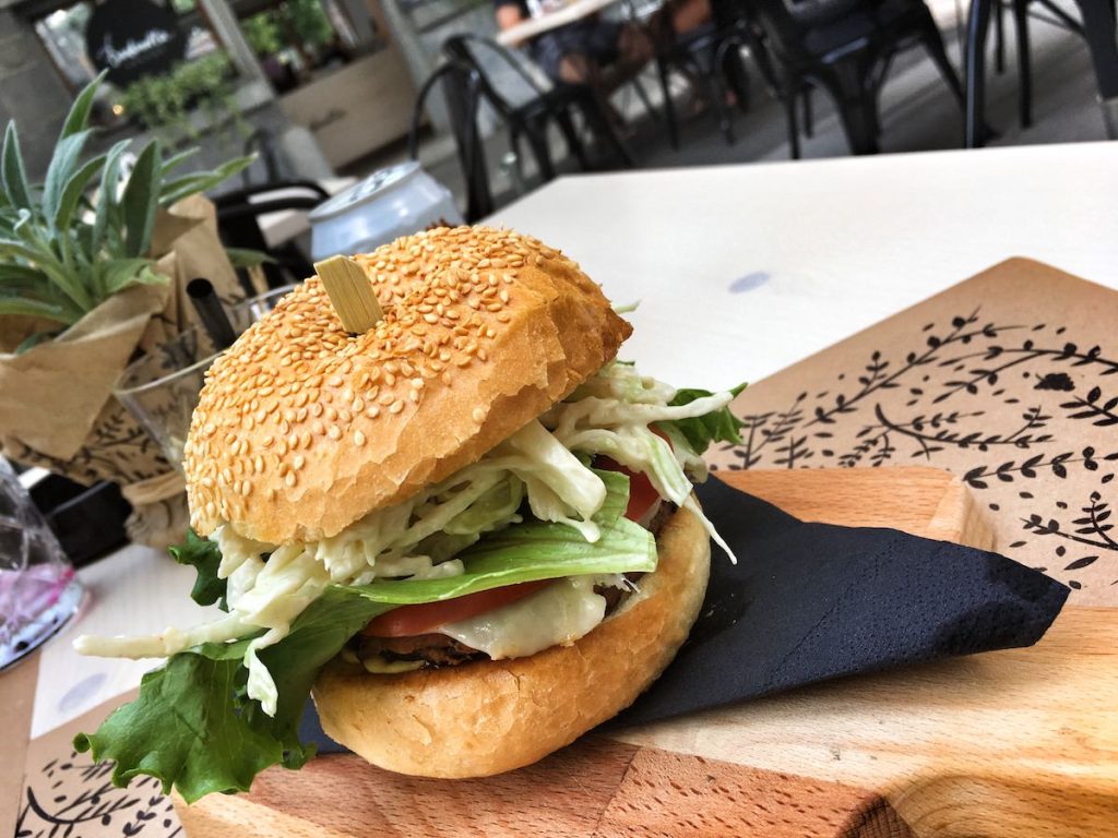 Barbarella arkade / BBQ veganski cheese burger