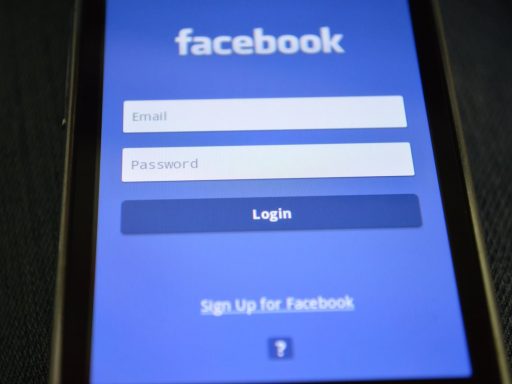Facebook praznuje 15. let kako je Facebook Mark Zuckerberg spremenil svet