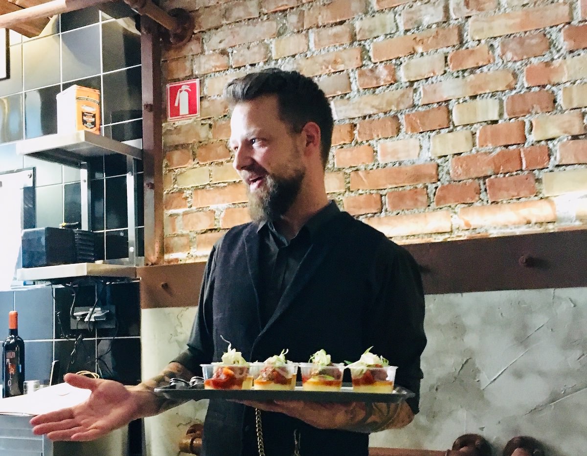 KluBar gastropub Bine Volcic pripravil street food kulinariko v Kranju0