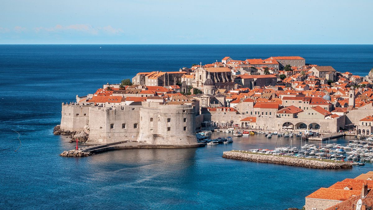 Komarji moski psi podrazitve visoke cene manj turistov domaci mediji v teh dneh o Hrvaski