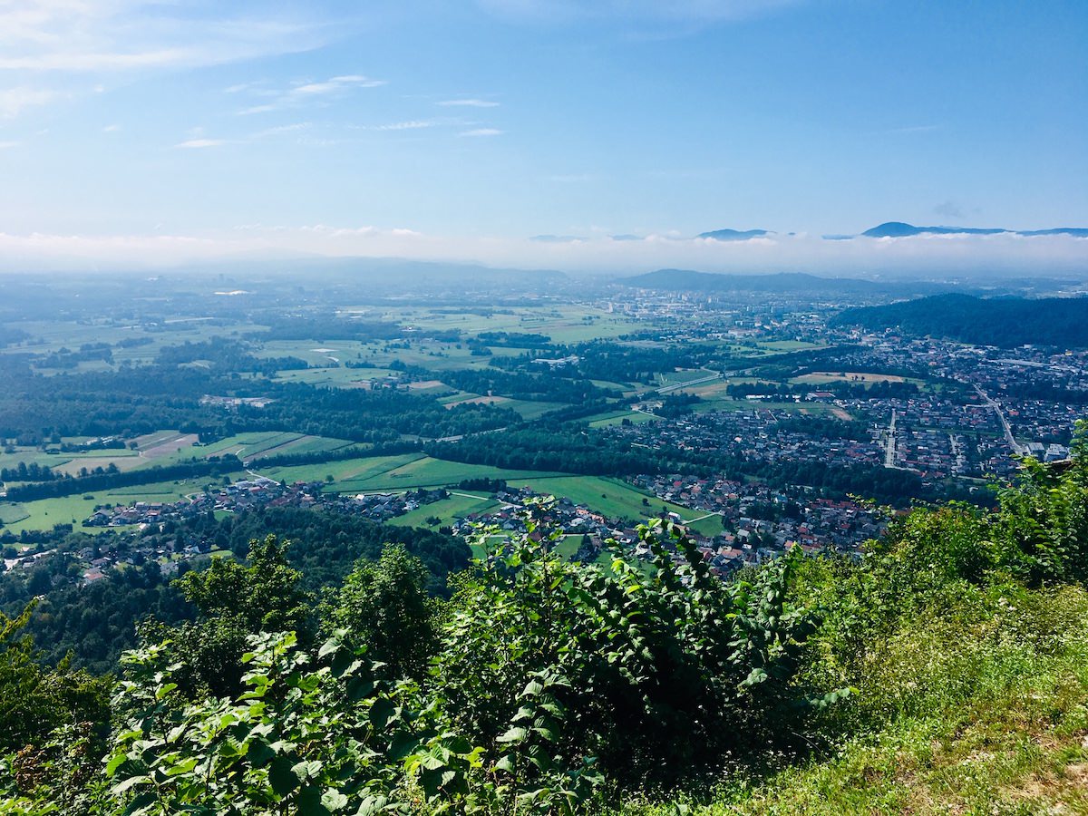 Na Smarno goro parkirisce v Tacnu je placljivo 60 centov za dve uri Na Smarno goro parkirisce v Tacnu je placljivo 60 centov za dve uri