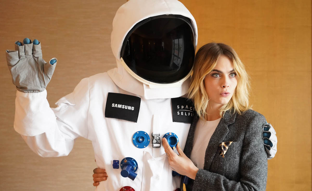 Foto 2 Samsung SpaceSelfie s Caro Delevingne