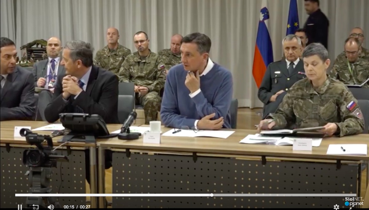 Filmcek posnemi filmcek je predsedniska funkcija namenjena zgolj nabiranju vseckov Filmcek posnemi filmcek je predsedniska funkcija namenjena zgolj nabiranju vseckov