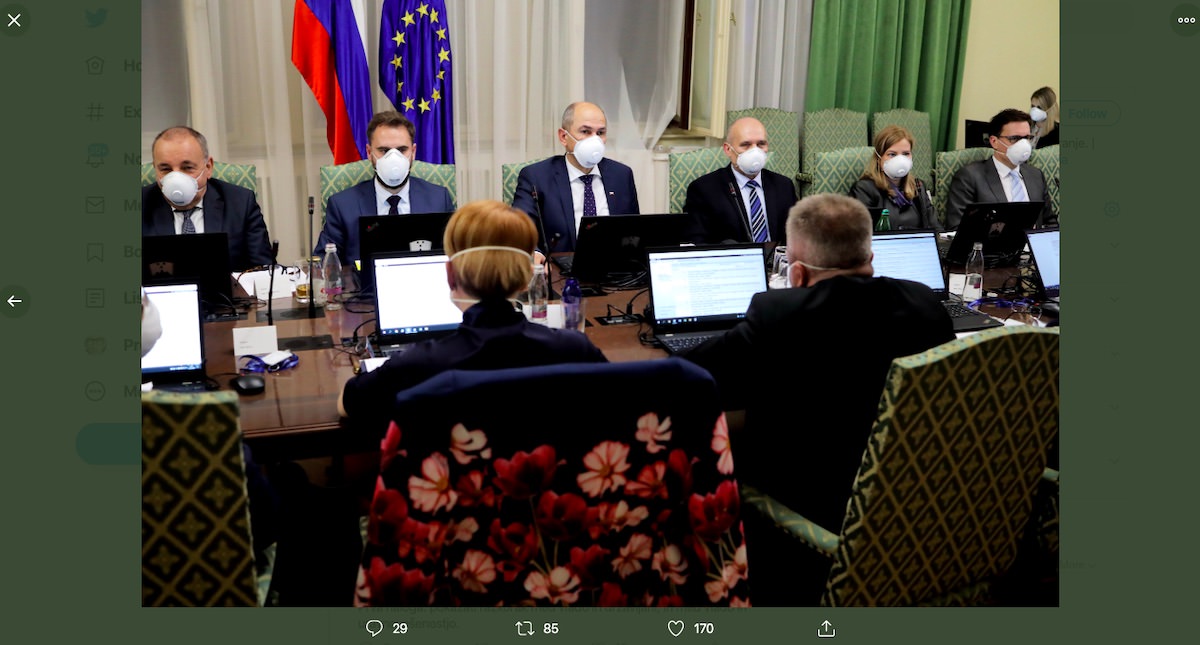 Nova vlada na prvi seji z zascitnimi maskami na obrazih kaj sporocajo prebivalcem Slovenije s tem Nova vlada na prvi seji z zascitnimi maskami na obrazih kaj sporocajo prebivalcem Slovenije s tem