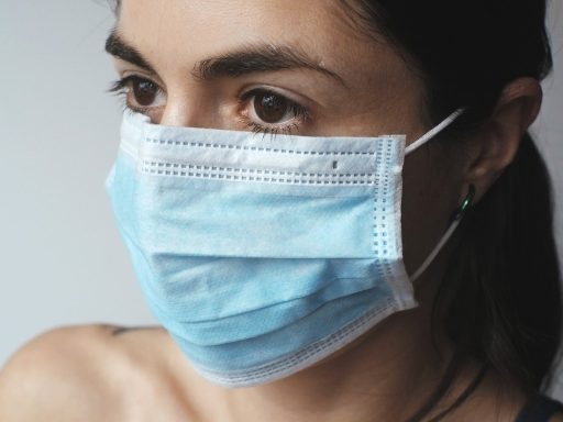 Obljubljenih tri milijone mask je bila prevara Pocivalsek je bil nategnjen Tonin lagal