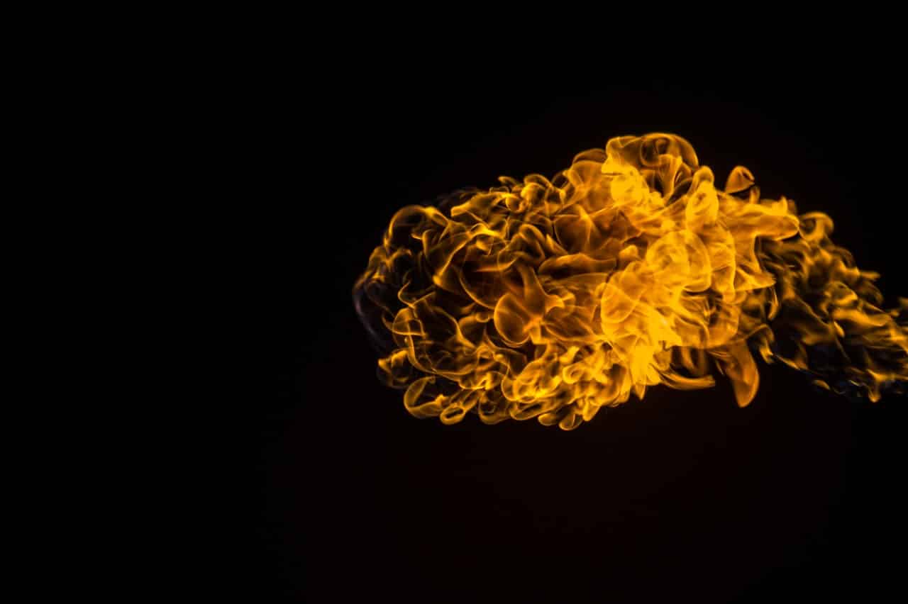 Neznanec vrgel molotovko v dnevno sobo obcinske svetnice stranke LMS Neznanec vrgel molotovko v dnevno sobo obcinske svetnice stranke LMS