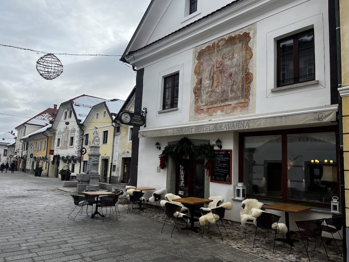 hisa linhart uros stefelin radovljica 1