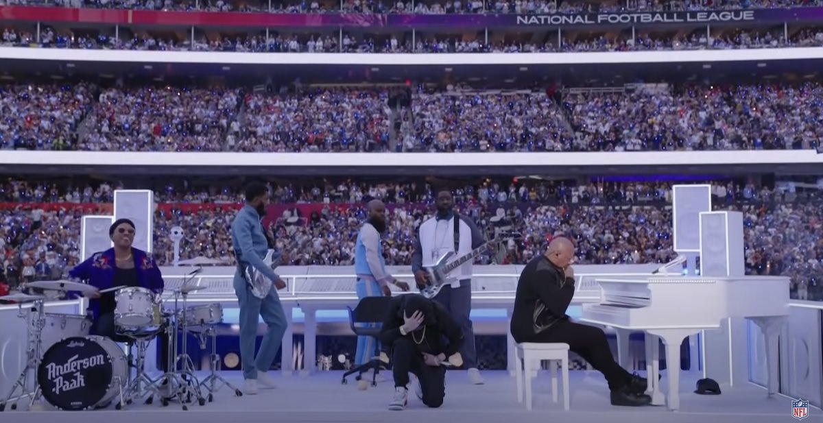 super bowl halftime eminem kneeling