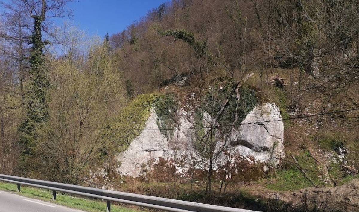 okameneli svatje okameneli svatje