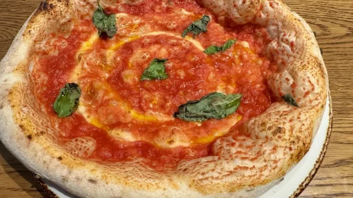 Restavracija & Lounge Manu Žirovnica Pizza 3